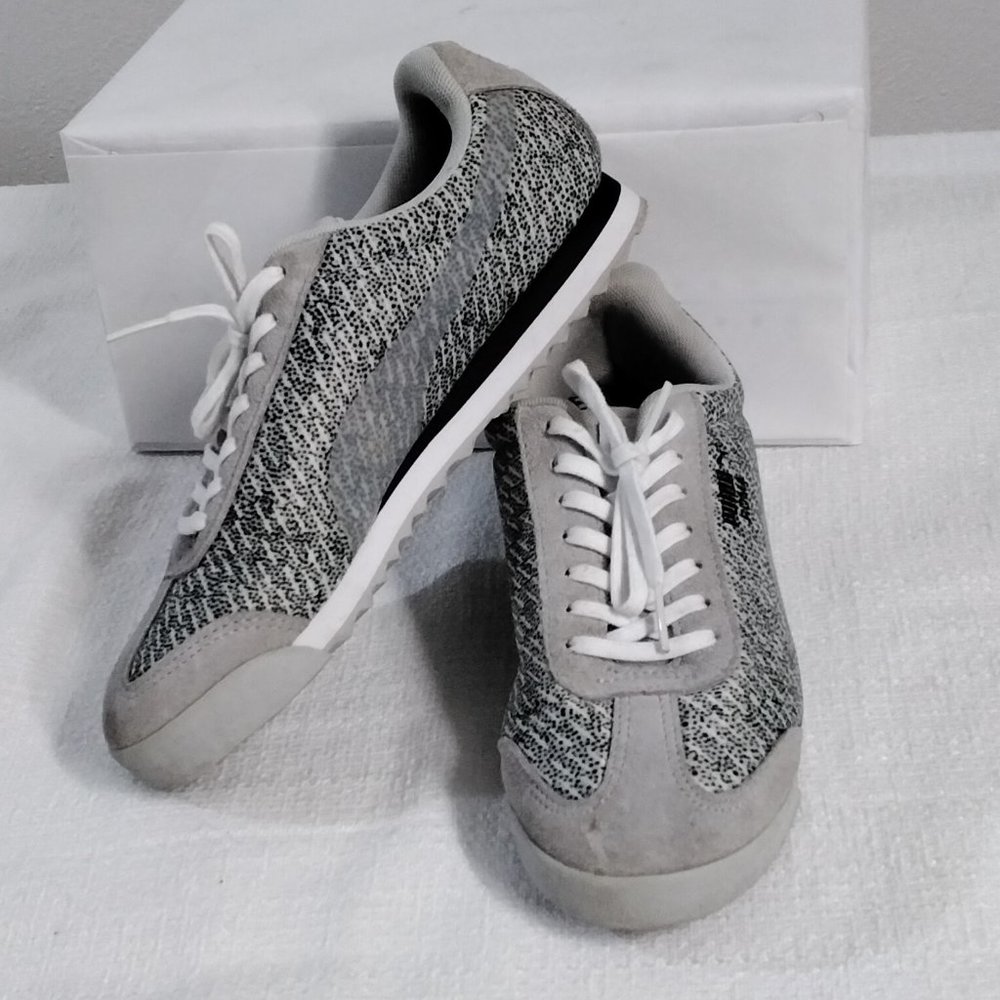 Puma Roma Gray/Black athletic sneakers Size US 7